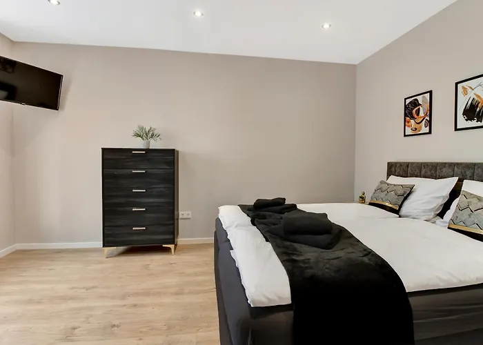 Apartment 24-7 Living - *