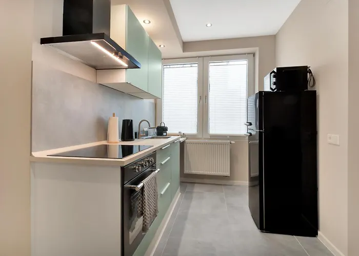 24-7 Living - * 乌纳