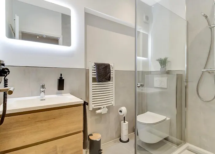 Apartment 24-7 Living - *